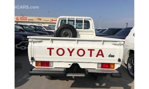 Buy Import Toyota Land Cruiser White Car in Import - Dubai in A'ana Buy Import Toyota Land Cruiser White Car in Import - Dubai in A'ana