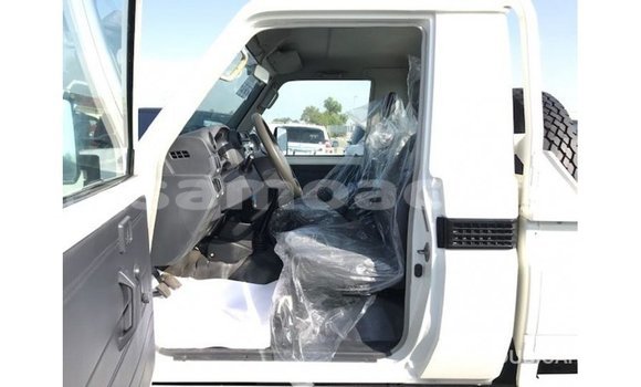 Buy Import Toyota Land Cruiser White Car in Import - Dubai in A'ana Buy Import Toyota Land Cruiser White Car in Import - Dubai in A'ana