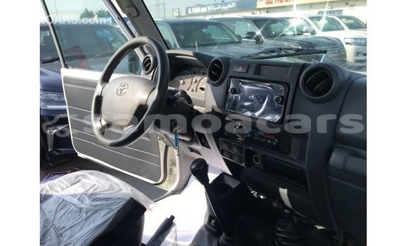 Buy Import Toyota Land Cruiser White Car in Import - Dubai in A'ana Buy Import Toyota Land Cruiser White Car in Import - Dubai in A'ana