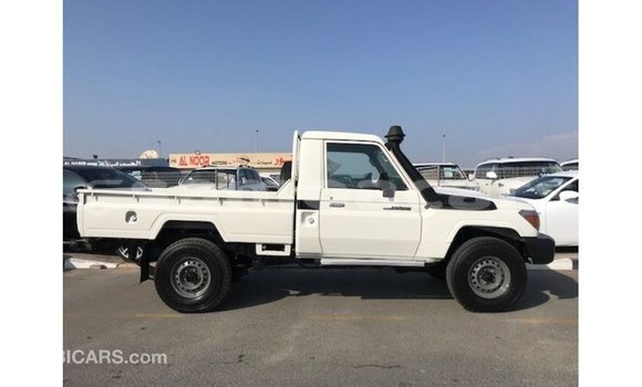 Buy Import Toyota Land Cruiser White Car in Import - Dubai in A'ana Buy Import Toyota Land Cruiser White Car in Import - Dubai in A'ana