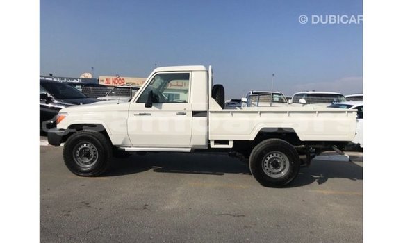 Buy Import Toyota Land Cruiser White Car in Import - Dubai in A'ana Buy Import Toyota Land Cruiser White Car in Import - Dubai in A'ana