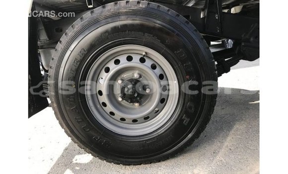 Buy Import Toyota Land Cruiser White Car in Import - Dubai in A'ana Buy Import Toyota Land Cruiser White Car in Import - Dubai in A'ana