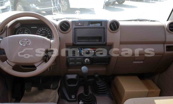 Acheter Import Voiture Toyota Land Cruiser Beige à Import - Dubai, A'ana Acheter Import Voiture Toyota Land Cruiser Beige à Import - Dubai, A'ana