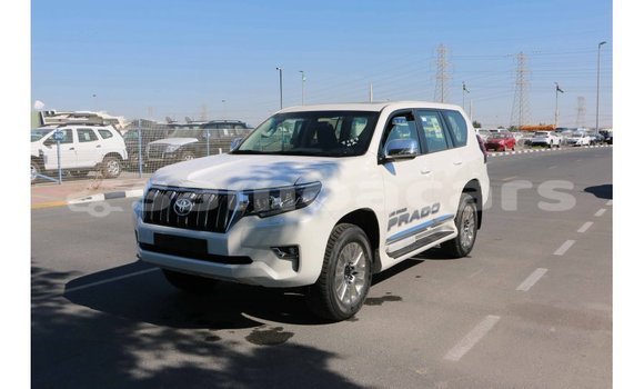 Acheter Import Voiture Toyota Prado Blanc à Import - Dubai, A'ana Acheter Import Voiture Toyota Prado Blanc à Import - Dubai, A'ana