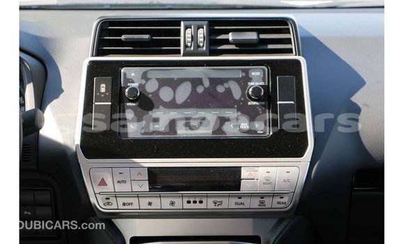 Acheter Import Voiture Toyota Prado Blanc à Import - Dubai, A'ana Acheter Import Voiture Toyota Prado Blanc à Import - Dubai, A'ana