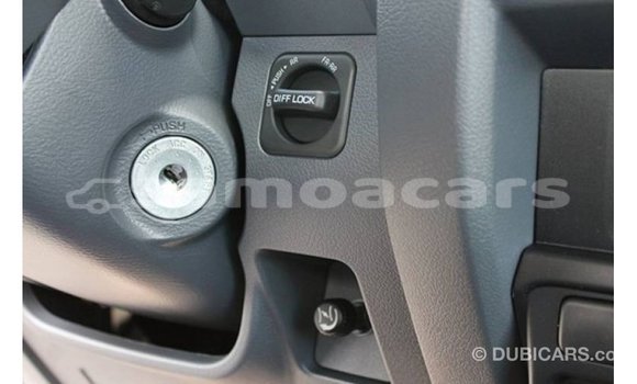 Acheter Import Voiture Toyota Land Cruiser Blanc à Import - Dubai, A'ana Acheter Import Voiture Toyota Land Cruiser Blanc à Import - Dubai, A'ana