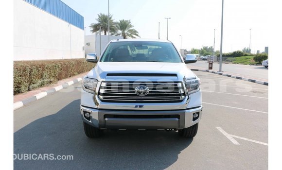 Acheter Import Voiture Toyota Tundra Blanc à Import - Dubai, A'ana Acheter Import Voiture Toyota Tundra Blanc à Import - Dubai, A'ana