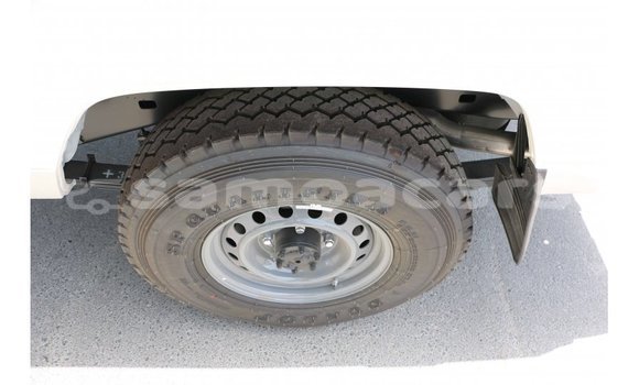 Acheter Import Voiture Toyota Land Cruiser Blanc à Import - Dubai, A'ana Acheter Import Voiture Toyota Land Cruiser Blanc à Import - Dubai, A'ana