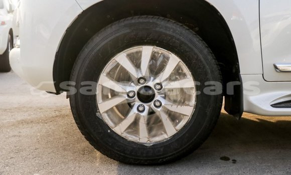 Acheter Import Voiture Toyota Land Cruiser Blanc à Import - Dubai, A'ana Acheter Import Voiture Toyota Land Cruiser Blanc à Import - Dubai, A'ana