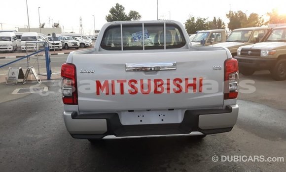 Acheter Import Voiture Mitsubishi L200 Blanc à Import - Dubai, A'ana Acheter Import Voiture Mitsubishi L200 Blanc à Import - Dubai, A'ana