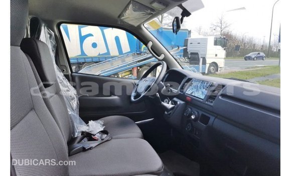 Acheter Import Voiture Toyota Hiace Blanc à Import - Dubai, A'ana Acheter Import Voiture Toyota Hiace Blanc à Import - Dubai, A'ana