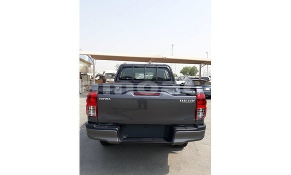 Acheter Import Voiture Toyota Hilux Noir à Import - Dubai, A'ana Acheter Import Voiture Toyota Hilux Noir à Import - Dubai, A'ana