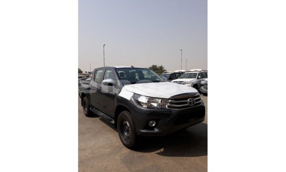 Acheter Import Voiture Toyota Hilux Noir à Import - Dubai, A'ana Acheter Import Voiture Toyota Hilux Noir à Import - Dubai, A'ana