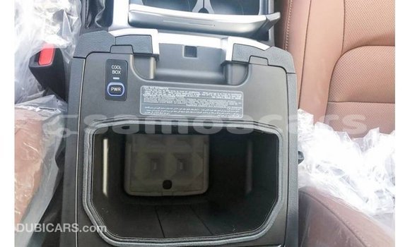 Acheter Import Voiture Toyota Land Cruiser Noir à Import - Dubai, A'ana Acheter Import Voiture Toyota Land Cruiser Noir à Import - Dubai, A'ana