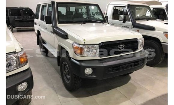 Acheter Import Voiture Toyota Land Cruiser Blanc à Import - Dubai, A'ana Acheter Import Voiture Toyota Land Cruiser Blanc à Import - Dubai, A'ana