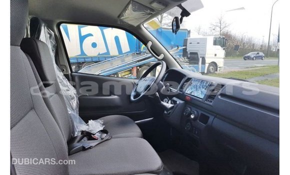 Acheter Import Voiture Toyota Hiace Blanc à Import - Dubai, A'ana Acheter Import Voiture Toyota Hiace Blanc à Import - Dubai, A'ana