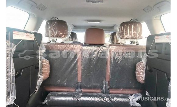 Acheter Import Voiture Toyota Land Cruiser Noir à Import - Dubai, A'ana Acheter Import Voiture Toyota Land Cruiser Noir à Import - Dubai, A'ana