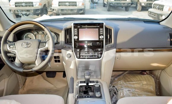 Buy Import Toyota Land Cruiser White Car in Import - Dubai in A'ana Buy Import Toyota Land Cruiser White Car in Import - Dubai in A'ana