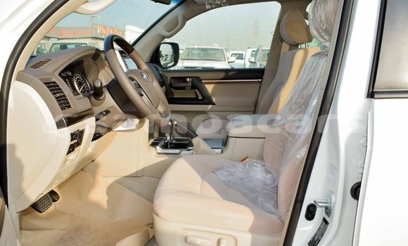 Buy Import Toyota Land Cruiser White Car in Import - Dubai in A'ana Buy Import Toyota Land Cruiser White Car in Import - Dubai in A'ana