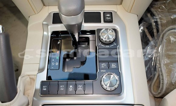 Buy Import Toyota Land Cruiser White Car in Import - Dubai in A'ana Buy Import Toyota Land Cruiser White Car in Import - Dubai in A'ana