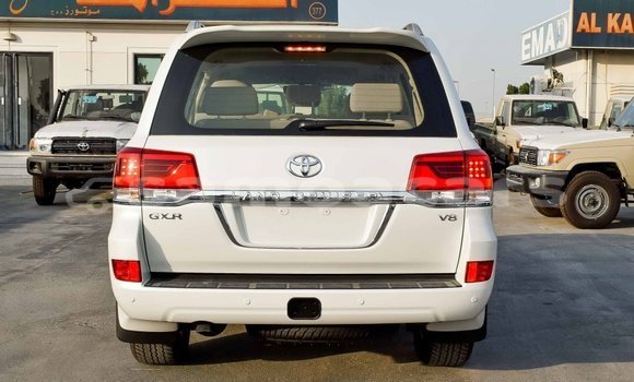 Buy Import Toyota Land Cruiser White Car in Import - Dubai in A'ana Buy Import Toyota Land Cruiser White Car in Import - Dubai in A'ana