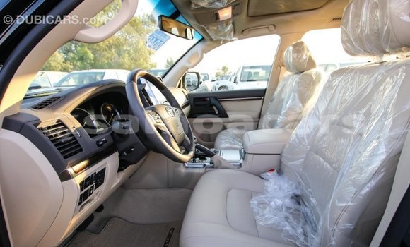 Acheter Import Voiture Toyota Land Cruiser Noir à Import - Dubai, A'ana Acheter Import Voiture Toyota Land Cruiser Noir à Import - Dubai, A'ana