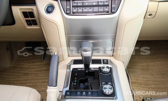 Acheter Import Voiture Toyota Land Cruiser Noir à Import - Dubai, A'ana Acheter Import Voiture Toyota Land Cruiser Noir à Import - Dubai, A'ana