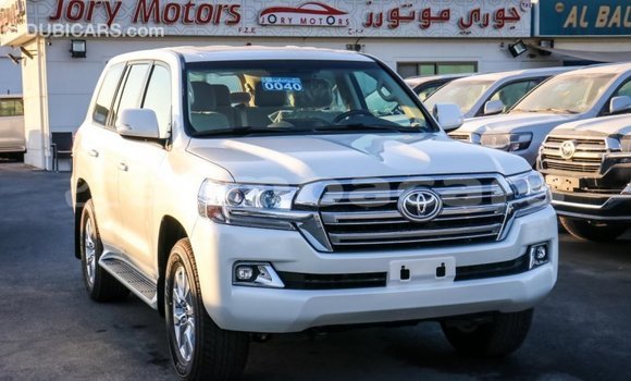 Acheter Import Voiture Toyota Land Cruiser Blanc à Import - Dubai, A'ana Acheter Import Voiture Toyota Land Cruiser Blanc à Import - Dubai, A'ana