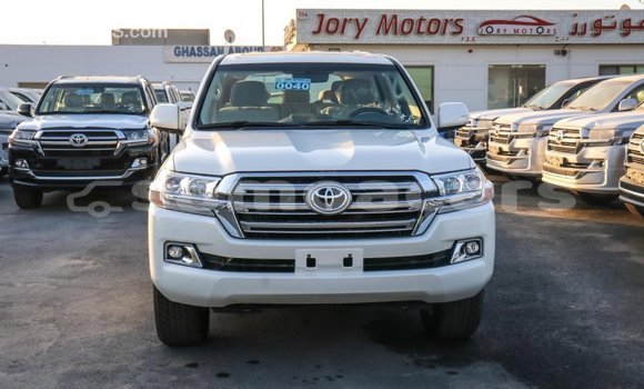 Acheter Import Voiture Toyota Land Cruiser Blanc à Import - Dubai, A'ana Acheter Import Voiture Toyota Land Cruiser Blanc à Import - Dubai, A'ana