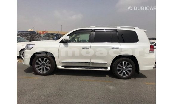 Buy Import Toyota Land Cruiser White Car in Import - Dubai in A'ana Buy Import Toyota Land Cruiser White Car in Import - Dubai in A'ana