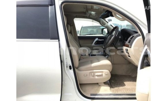 Buy Import Toyota Land Cruiser White Car in Import - Dubai in A'ana Buy Import Toyota Land Cruiser White Car in Import - Dubai in A'ana