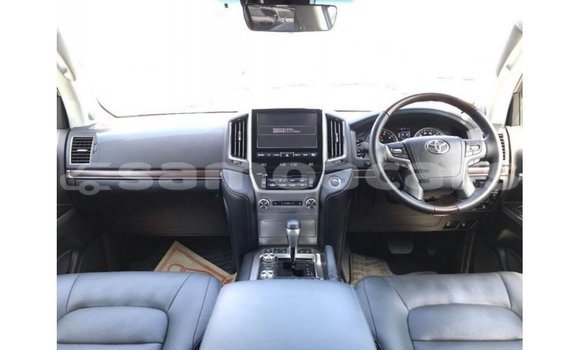 Buy Import Toyota Land Cruiser White Car in Import - Dubai in A'ana Buy Import Toyota Land Cruiser White Car in Import - Dubai in A'ana