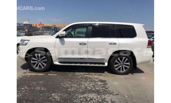 Buy Import Toyota Land Cruiser White Car in Import - Dubai in A'ana Buy Import Toyota Land Cruiser White Car in Import - Dubai in A'ana