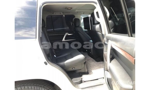 Buy Import Toyota Land Cruiser White Car in Import - Dubai in A'ana Buy Import Toyota Land Cruiser White Car in Import - Dubai in A'ana