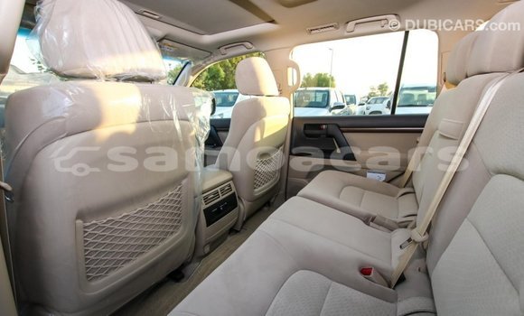 Acheter Import Voiture Toyota Land Cruiser Blanc à Import - Dubai, A'ana Acheter Import Voiture Toyota Land Cruiser Blanc à Import - Dubai, A'ana