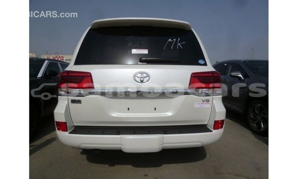 Buy Import Toyota Land Cruiser White Car in Import - Dubai in A'ana Buy Import Toyota Land Cruiser White Car in Import - Dubai in A'ana