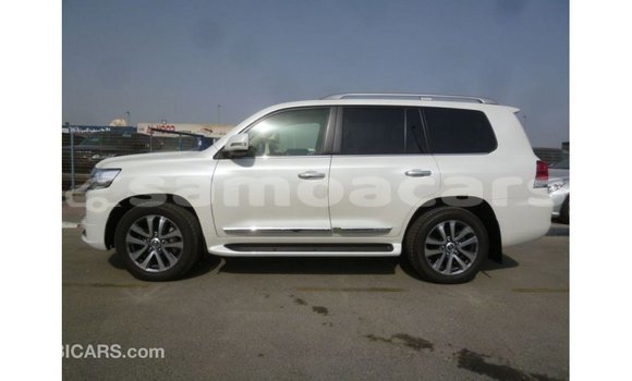 Buy Import Toyota Land Cruiser White Car in Import - Dubai in A'ana Buy Import Toyota Land Cruiser White Car in Import - Dubai in A'ana