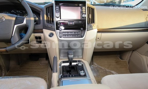 Acheter Import Voiture Toyota Land Cruiser Blanc à Import - Dubai, A'ana Acheter Import Voiture Toyota Land Cruiser Blanc à Import - Dubai, A'ana
