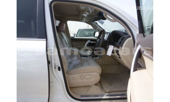 Buy Import Toyota Land Cruiser White Car in Import - Dubai in A'ana Buy Import Toyota Land Cruiser White Car in Import - Dubai in A'ana