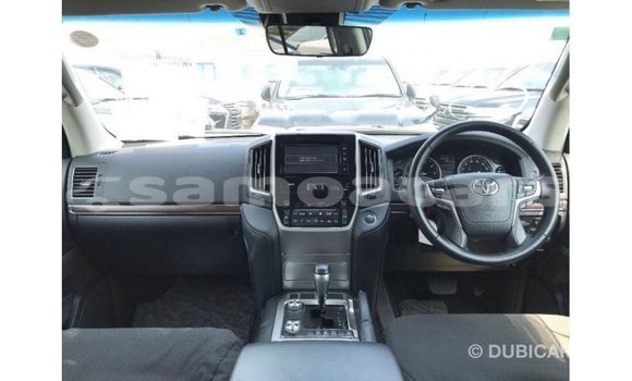 Buy Import Toyota Land Cruiser White Car in Import - Dubai in A'ana Buy Import Toyota Land Cruiser White Car in Import - Dubai in A'ana