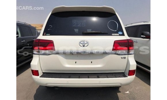 Buy Import Toyota Land Cruiser White Car in Import - Dubai in A'ana Buy Import Toyota Land Cruiser White Car in Import - Dubai in A'ana