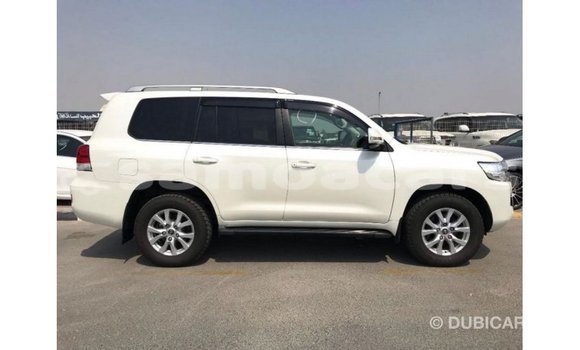 Buy Import Toyota Land Cruiser White Car in Import - Dubai in A'ana Buy Import Toyota Land Cruiser White Car in Import - Dubai in A'ana