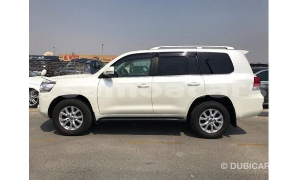 Buy Import Toyota Land Cruiser White Car in Import - Dubai in A'ana Buy Import Toyota Land Cruiser White Car in Import - Dubai in A'ana