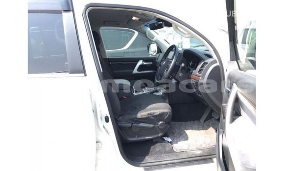 Buy Import Toyota Land Cruiser White Car in Import - Dubai in A'ana Buy Import Toyota Land Cruiser White Car in Import - Dubai in A'ana