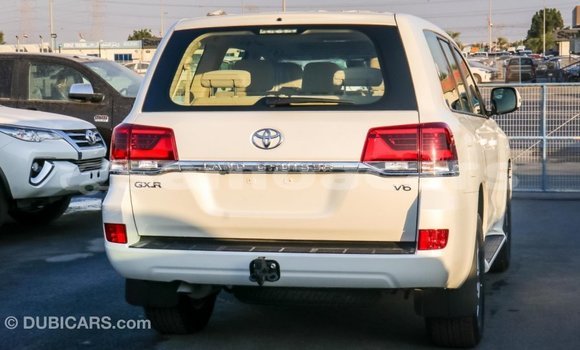 Acheter Import Voiture Toyota Land Cruiser Blanc à Import - Dubai, A'ana Acheter Import Voiture Toyota Land Cruiser Blanc à Import - Dubai, A'ana