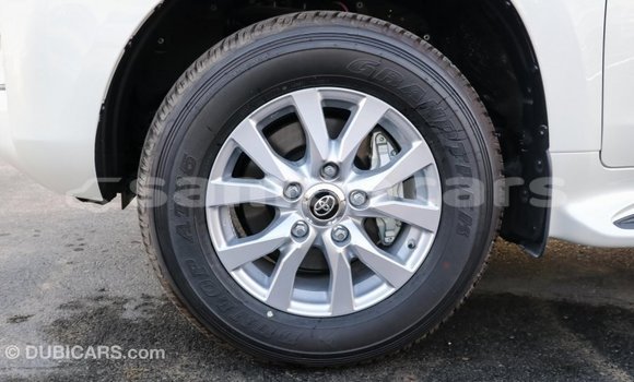 Acheter Import Voiture Toyota Land Cruiser Blanc à Import - Dubai, A'ana Acheter Import Voiture Toyota Land Cruiser Blanc à Import - Dubai, A'ana