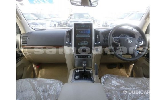 Buy Import Toyota Land Cruiser White Car in Import - Dubai in A'ana Buy Import Toyota Land Cruiser White Car in Import - Dubai in A'ana