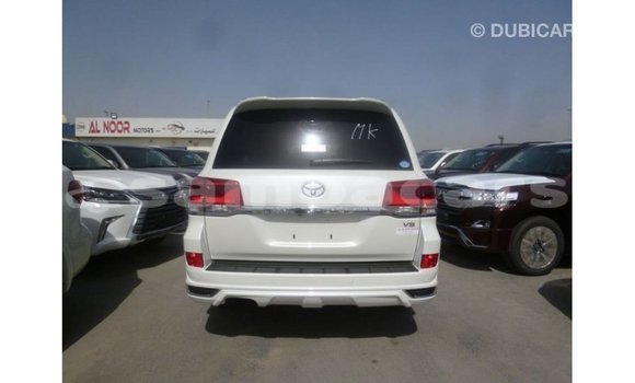 Buy Import Toyota Land Cruiser White Car in Import - Dubai in A'ana Buy Import Toyota Land Cruiser White Car in Import - Dubai in A'ana