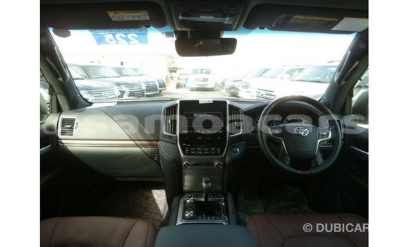 Buy Import Toyota Land Cruiser White Car in Import - Dubai in A'ana Buy Import Toyota Land Cruiser White Car in Import - Dubai in A'ana