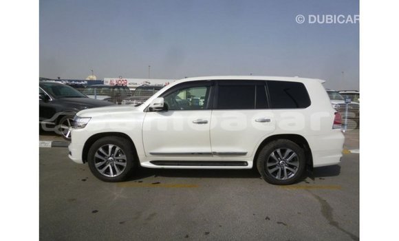 Buy Import Toyota Land Cruiser White Car in Import - Dubai in A'ana Buy Import Toyota Land Cruiser White Car in Import - Dubai in A'ana